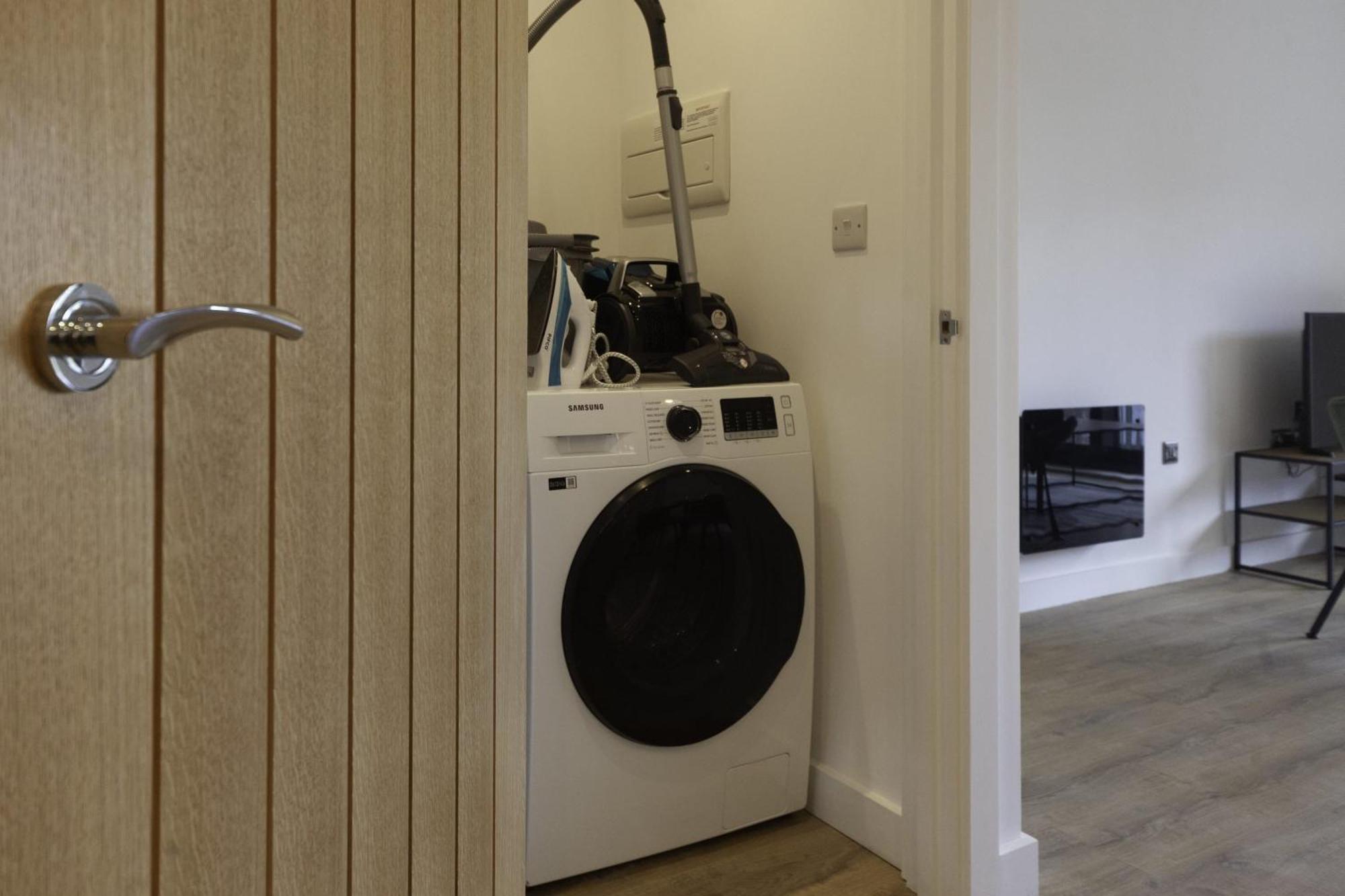 Lovely 2 Bedroom Apartment In Central Ashford Ashford  Buitenkant foto