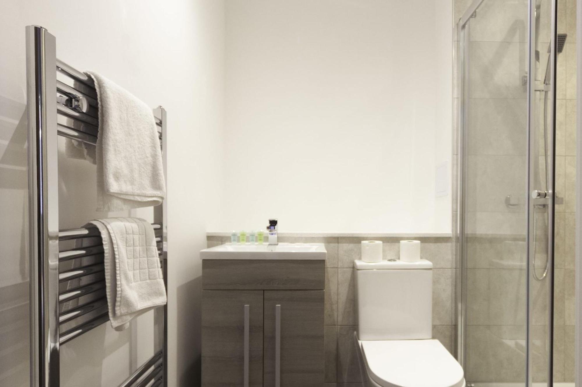 Lovely 2 Bedroom Apartment In Central Ashford Ashford  Buitenkant foto
