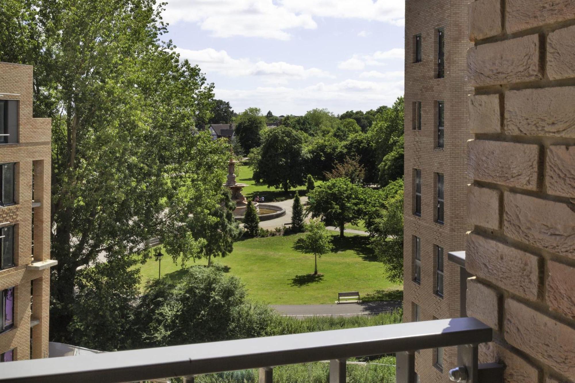 Lovely 2 Bedroom Apartment In Central Ashford Ashford  Buitenkant foto
